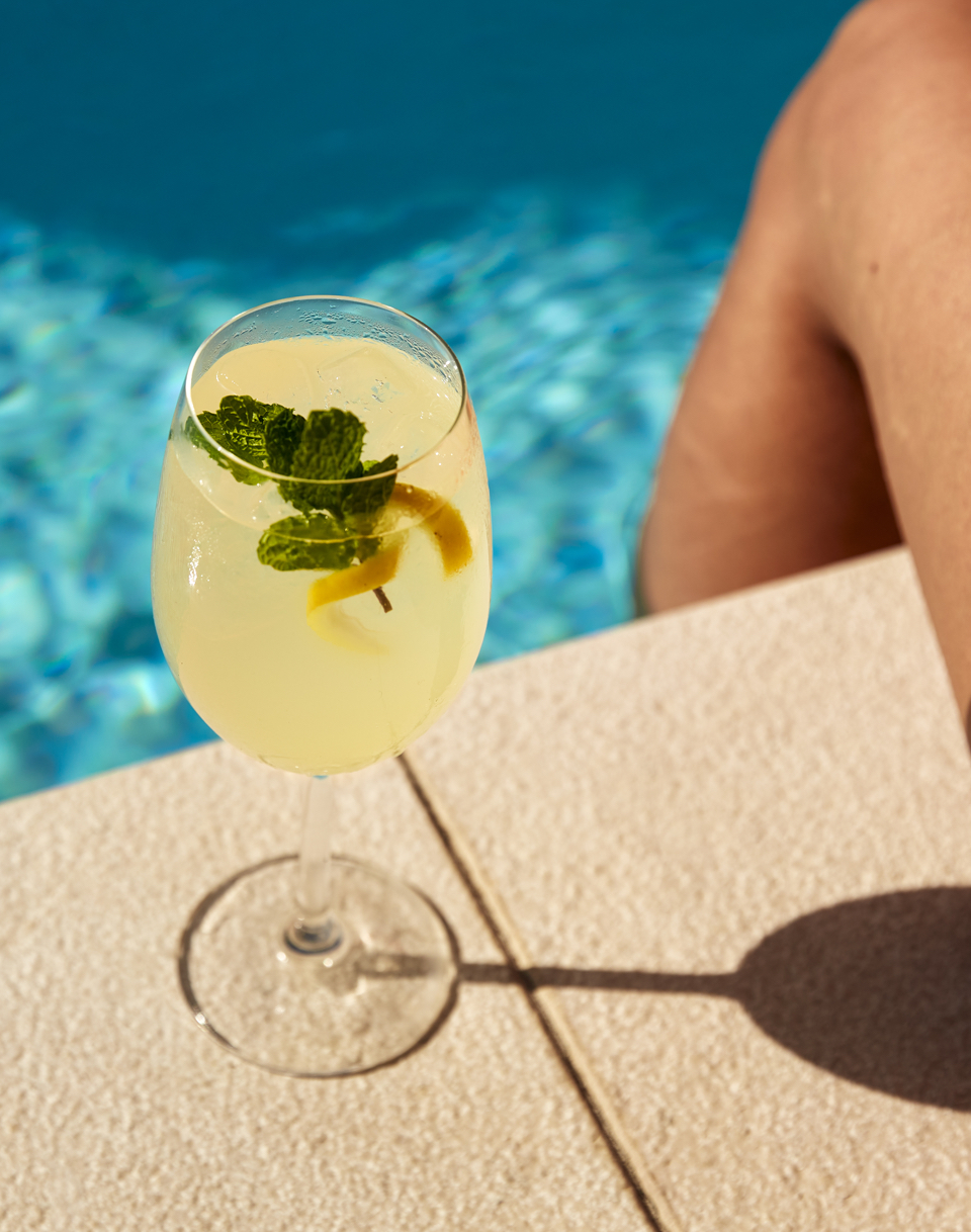Limoncello di Capri - a cocktail in the pool
